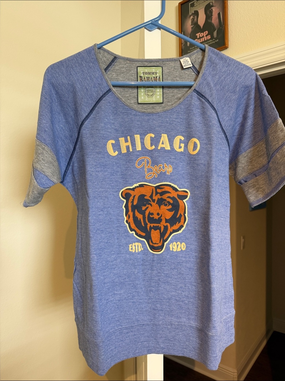 Chicago Bears X Tommy Bahama Women’s Graphic Short-Sleeve Tee